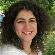 Profesora nativa de griego imparte clases a niños y adultos de todas las edades